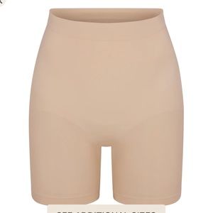 SKIMS Seamless Sculpt Mid Thigh Short